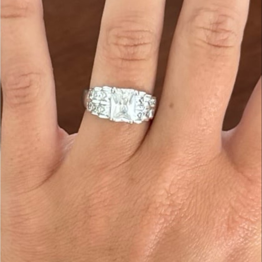 Elegant Silver Women's Ring
